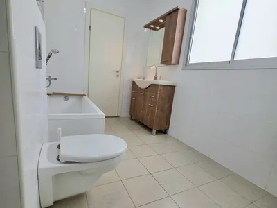 Жилой квартал Appartement 4 pieces a vendre en deuxieme ligne de mer a bat yam quartier haatsmaout