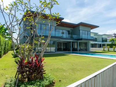 Villa Laguna Homes
