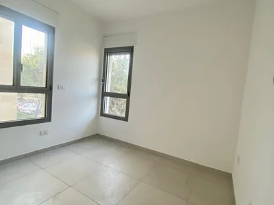 Residential quarter Avec balcon calme proche de la mer 13 mn a ne pas manquer bien agence clair immeuble neuf