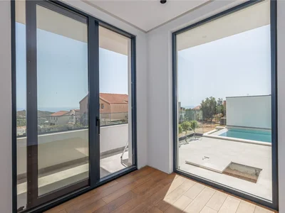 Willa Modern villa with a sea view at the price of an apartment — Krimovica