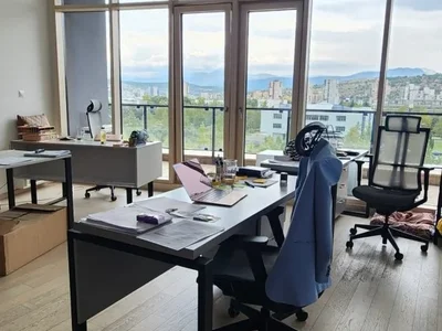 Dzielnica mieszkaniowa Na prodaju stan 77m² pored Capital Plaze