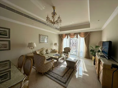 Complejo residencial Luxury complex of furnished apartments Kempinski Residences with a 5-star hotel and a private beach, Palm Jumeirah, Dubai, UAE