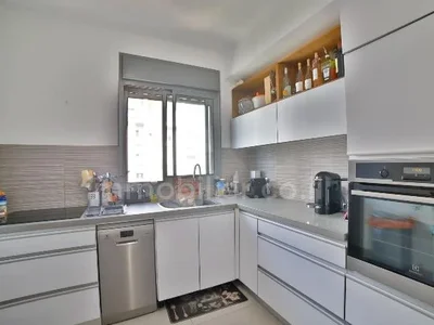 Residential quarter A ne pas manquer avec terrasse bel appartement bonne occasion dans un bel immeuble