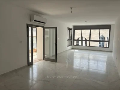 Жилой квартал Appartement entierement renove centre ville raanana