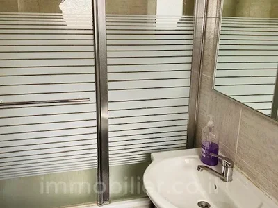 Dzielnica mieszkaniowa 3 pieces a renover 2 balcons proche mer