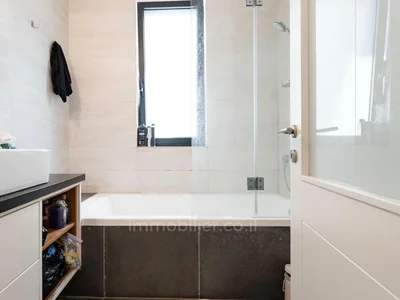 Residential quarter A vendre appartement 3 pieces rue lapin tel aviv immeuble neuf apres tama 300m de la mer vue degagee