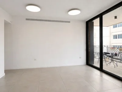 Dzielnica mieszkaniowa Appartement renove de 3 5 pieces avec suite parentale et parking robotise rue druyanov
