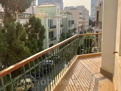 Quartier résidentiel Immeuble éclectique proche hôtel montefiore