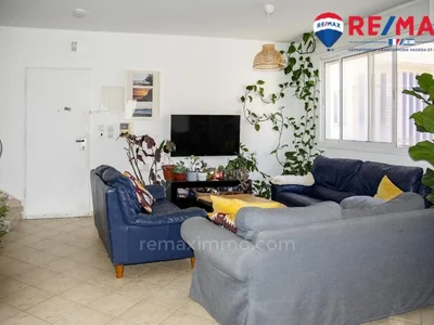 Residential quarter Un duplex penthouse a 10 minutes a pied de la mer a un prix exceptionnel