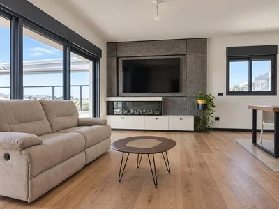 Quartier résidentiel Duplex de 170 m² au cœur de raanana – terrasse de 55 m², jacuzzi et suite parentale avec sauna