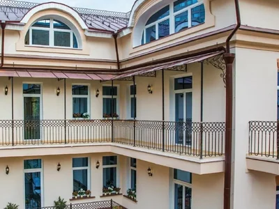 На всю новостройку — 3 квартиры. В Москве за €22,8 млн продается необычный дом