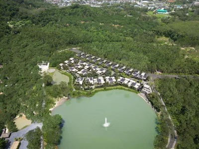 Zespół mieszkaniowy Exclusive villa complex by a picturesque lake in Choeng Thale, Phuket, Thailand