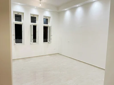 Dzielnica mieszkaniowa Decouvrez ce superbe appartement dans un immeuble historique renove a seulement 100 metres de la mer