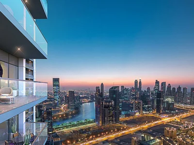 Wohnanlage Reva Residences residential complex with views of the city, park, and water channel, Business Bay, Dubai, UAE