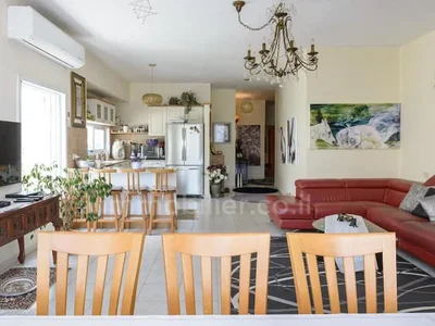 Жилой квартал Appartement 5 pieces avec potentiel a renove parking situe entre basel et bd bengourin