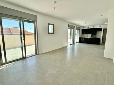 Residential quarter Penthouse proche mer shouk hapishpeshim