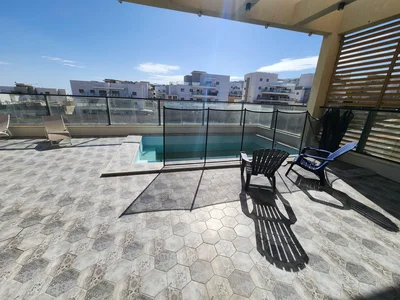 Жилой квартал Sublime penthouse 5 pieces spacieux avec piscine privee terrasse vue mer et proximite immediate de la mer programme neuf petit immeuble recent pour clients exigeants