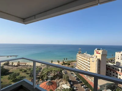 Residential quarter Immeuble prestigieux au pied du kikar migdal david briga face a la mer 4 pieces 160m 24m terrasse vue mer 6300000 shekels