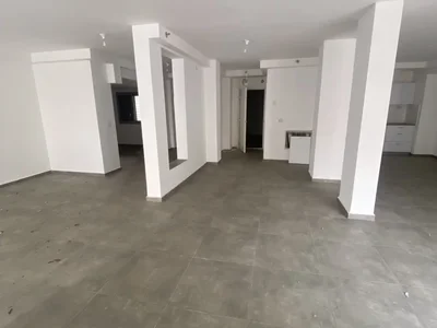 Residential quarter A louer grand magasin proche de toutes commodites face au shouk de vav ashdod