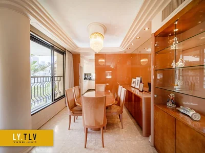 Residential quarter Superbe 5 pieces a cote de kikar hamedina au calme