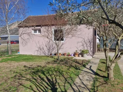 Hütte Kuća 150 m² na Prodaju – Tološi, Podgorica