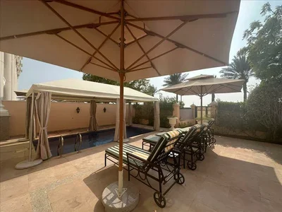 Complejo residencial Luxury complex of furnished apartments Kempinski Residences with a 5-star hotel and a private beach, Palm Jumeirah, Dubai, UAE