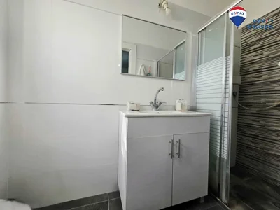 Quartier résidentiel Baisse de prix !!  vous cherchez un appartement avec un balcon ensoleillé, entièrement rénové, au centre-ville de hadera, à un prix exceptionnel ?