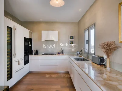 Quartier résidentiel Penthouse-villa occupant un étage entier dans le vieux nord de tel-aviv, à côté du parc yarkon