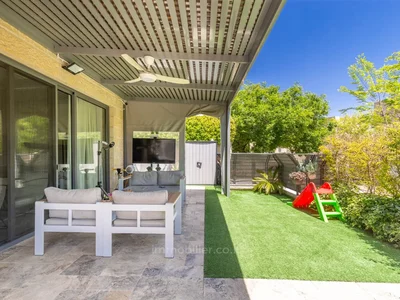 Dzielnica mieszkaniowa Magnifique maison mitoyenne avec immense jardin