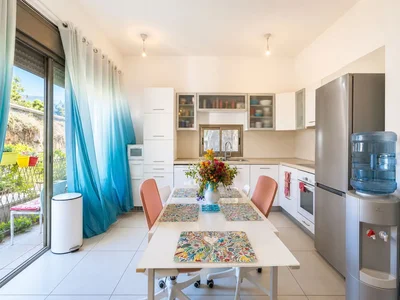 Dzielnica mieszkaniowa Proche shouk hacarmel et jardin meir dans immeuble renove