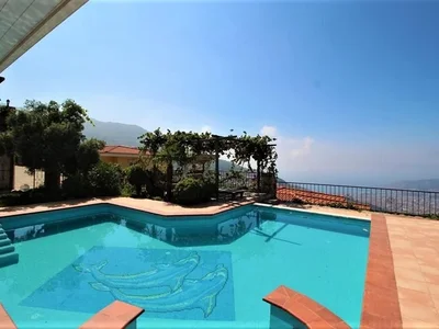 Villa Four bedroom villa with views of Alanya and the sea.