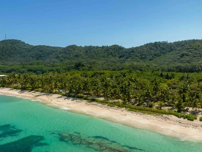 Contemporary Beachfront Living in Camp Bay, Roatan