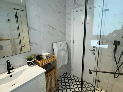 Quartier résidentiel Petit bijou design avec balcon et vue dégagée à tel aviv