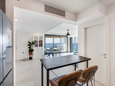 Residential quarter Superbe appartement en premiere ligne de mer a bat yam dream tower
