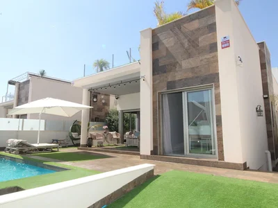 Villa 5-Schlafzimmer-Villa mit Pool und Solarium in Villamartin Orihuela