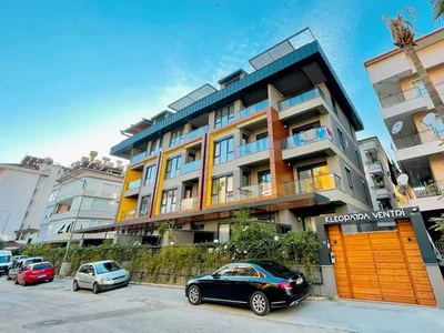 Zespół mieszkaniowy Furnished 1+1 apartment in the center of Alanya in the Kleopatra Ventri complex.
