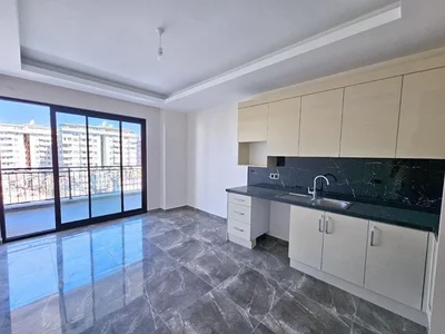 Zespół mieszkaniowy Apartament 1+1 w kompleksie Kurt Safir Flower 150 metrów od morza.