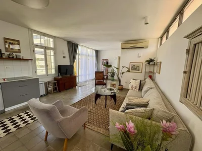 Жилой квартал A louer dans le quartier rothschild montefiore mini penthouse