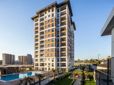 Zespół mieszkaniowy Residential complex with swimming pools and sports grounds, near the city center, Istanbul, Turkey
