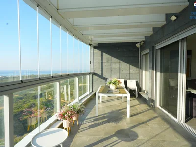 Residential quarter Un duplex de 3 pieces somptueux en bord de mer avec votre piscine privee