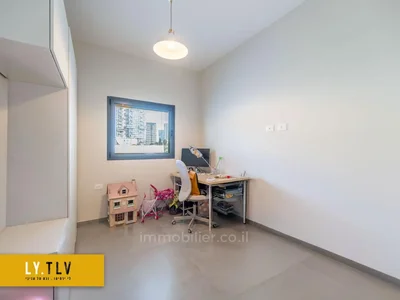 Quartier résidentiel Magnifique 4 pieces dans un immeuble neuf pres de yehuda hamacabi et le parc avec parking et cave