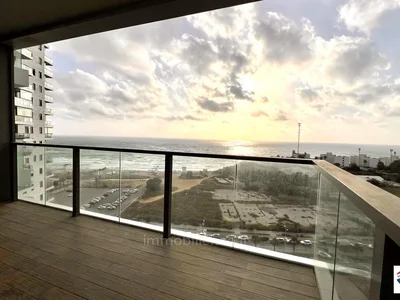 Barrio residencial Un appartement de reve dans un immeuble de tres haut standing en premiere ligne face a la mer