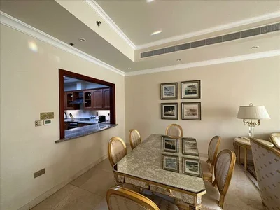 Complejo residencial Luxury complex of furnished apartments Kempinski Residences with a 5-star hotel and a private beach, Palm Jumeirah, Dubai, UAE