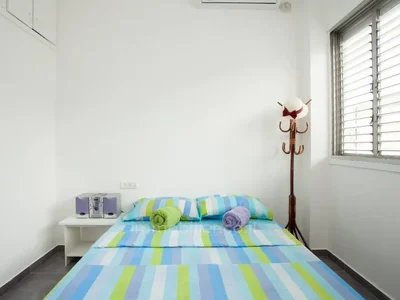 Жилой квартал Superbe 3 pieces renove dans une rue calme pres de ben gurion