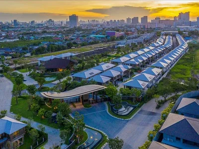 Zespół mieszkaniowy Complex of villas with a swimming pool and a fitness center, Bangkok, Thailand