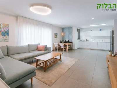 Residential quarter Vente exclusive appartement 4 pieces moderne ascenseur parking mamad mirpeset au centre ville de rishon lezion