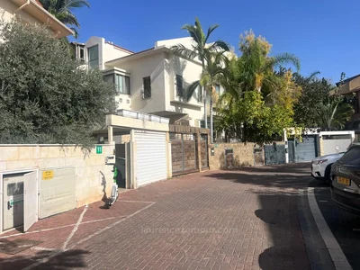 Residential quarter Ramat gan residentiel villa renovee