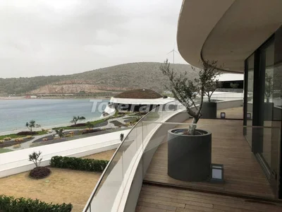 Wohnanlage Neue fertige Apartments in Cesme, Izmir am Meer vom Bauunternehmer