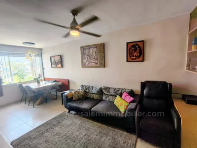 Residential quarter Appartement lumineux et spacieux a vendre a givat mordehai jerusalem immobilier 026786595