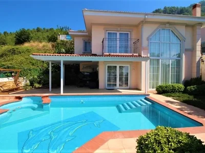 Villa Four bedroom villa with views of Alanya and the sea.